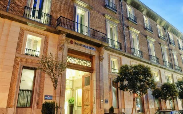Отель NH Collection Palacio de Tepa вид на фасад