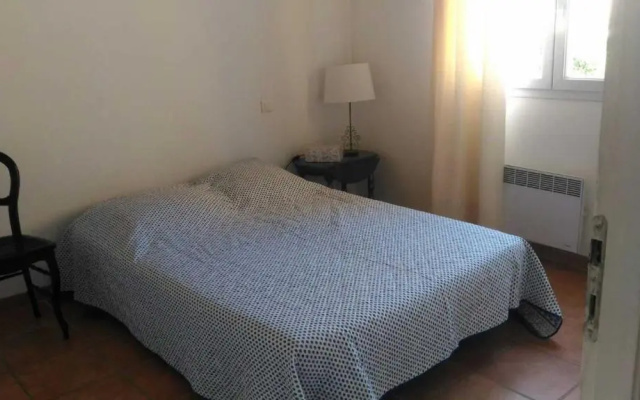 Maison T3 jardin proche remparts Aigues Mortes