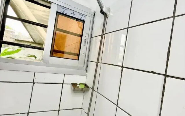 1 Bed Studio Sleeps 2 - Canal View, Wifi, Parking