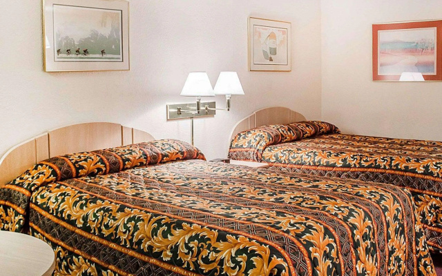 Rodeway Inn Findlay University Area