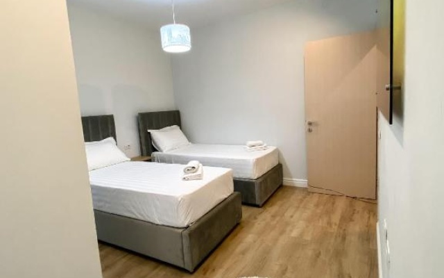 Centrally located Glamorous Bright APT near Bazaar