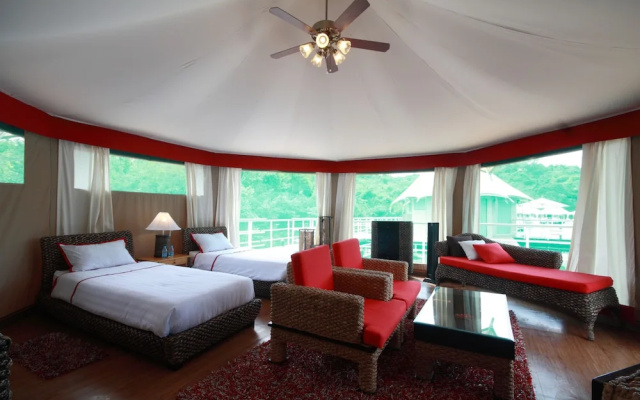 4 Rivers Floating Lodge