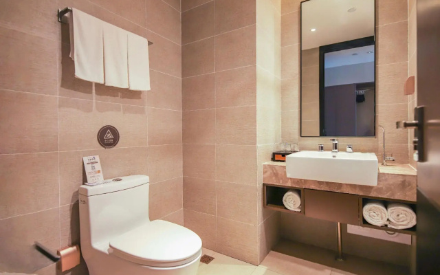 Yalan SEL High-Rise Hotel (Wuliying Subway Station)