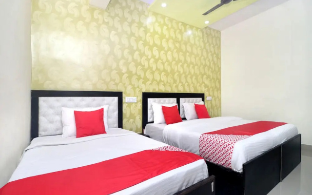 OYO 16693 Hotel Omni
