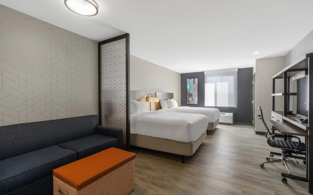 Everhome Suites Corona