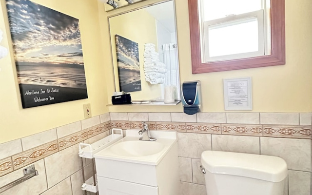 Abellona Inn & Suites