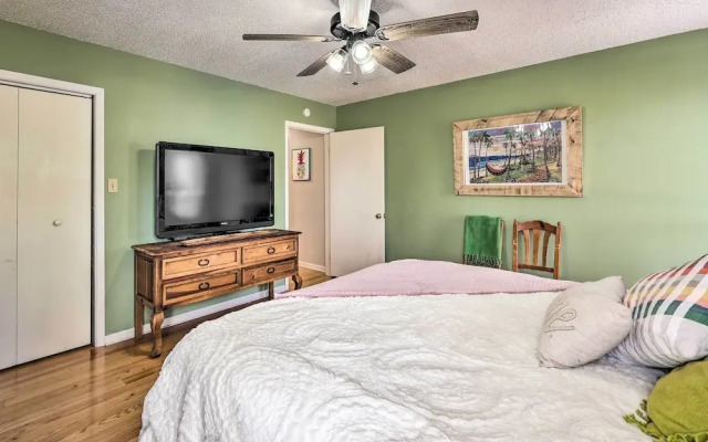 Lakefront Home w/ Kayaks & Dock in Hot Springs!