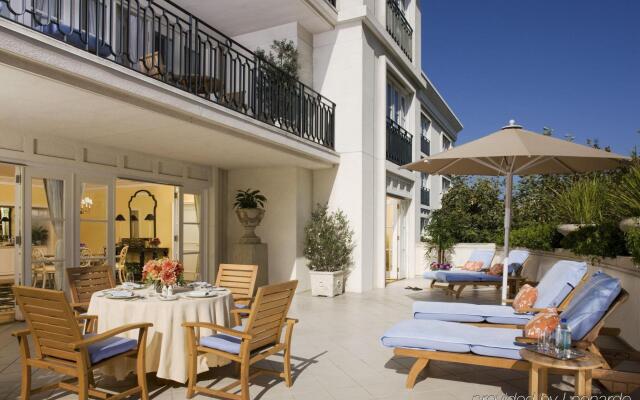Отель The Peninsula Beverly Hills вид на фасад