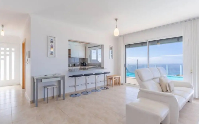 Villa Eldomar 61 in Estreito da Calheta