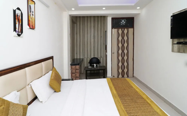 OYO 11633 Hotel Sweet Palace