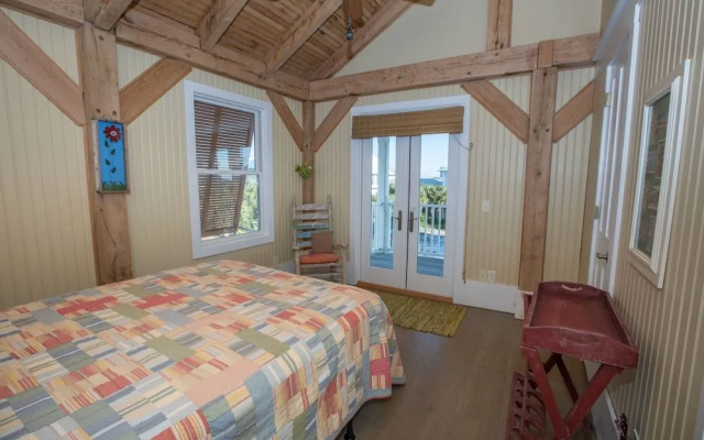 Sugar Shack 4 Bedroom Home by RedAwning