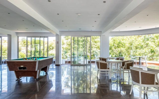 Rio Gardens - Adorable Studio w Shared Pool
