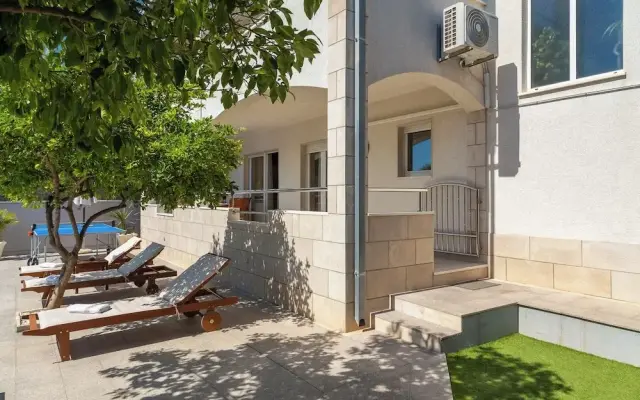 Sunshine Holiday Home