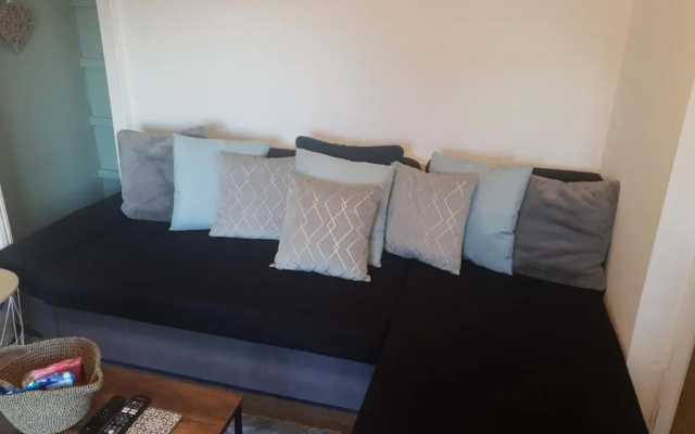 Topzy-Turvy - 1 Bedroom Apartment