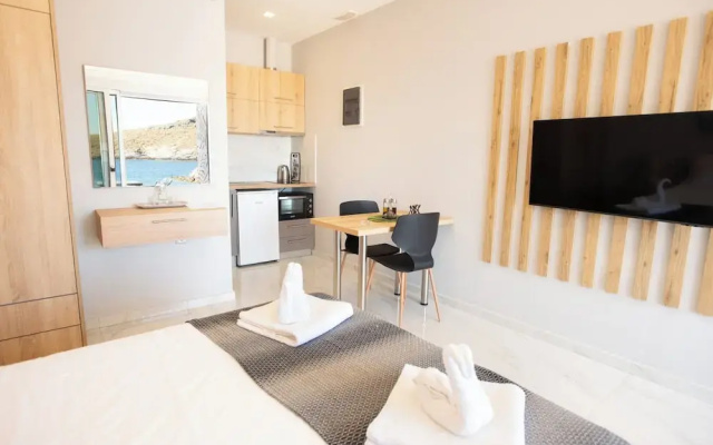 Beachfront Studio Kyma West