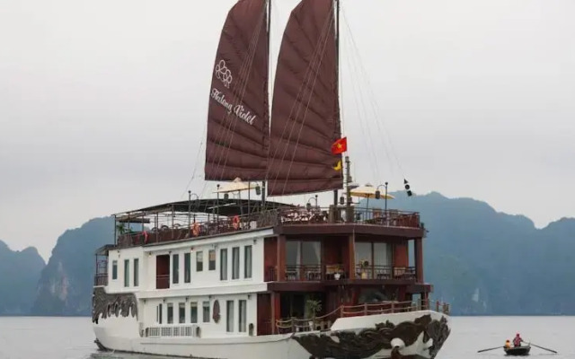 Violet Cruise - Heritage Line