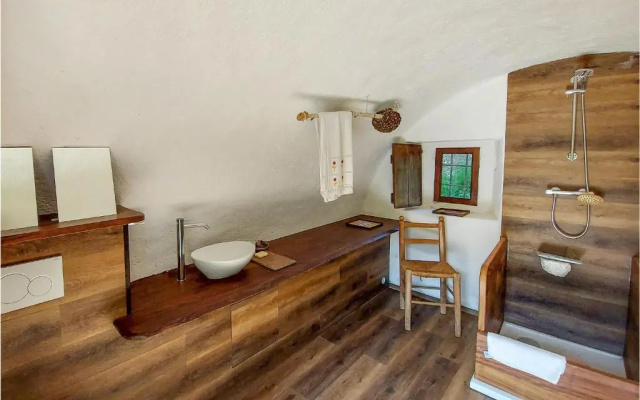 Awesome Home in Artò With