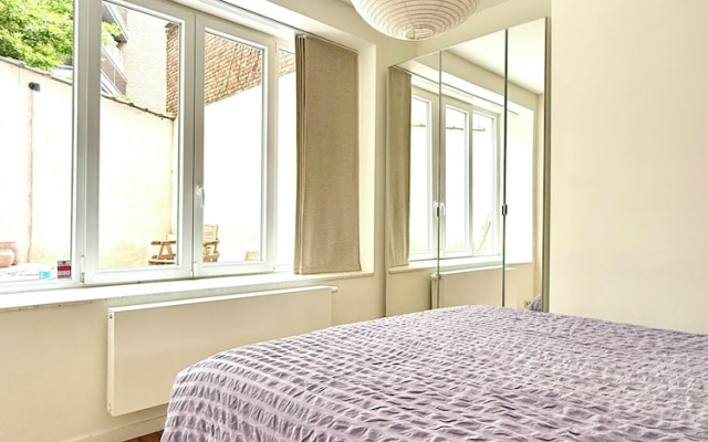 2 bedrooms - baby crib & furnished