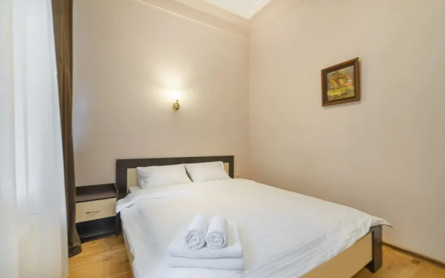 LeonRooms Ekaterinenskaya 18