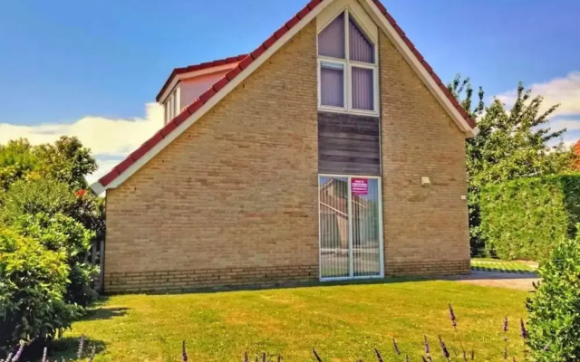 Bungalow in Breskens Near Waterfront Beach