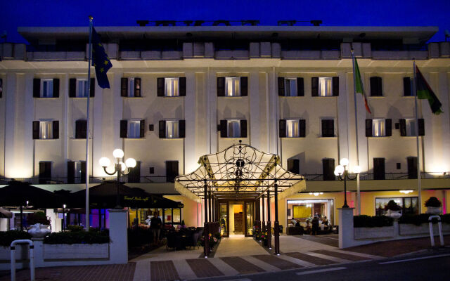 Grand Hotel Le Fonti Кьянчиано Терме вид на фасад