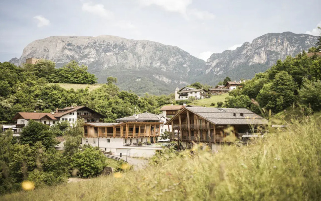 Presulis Hideaway Apartments & Restaurant