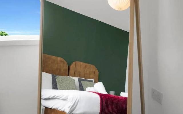 Stylish Modern Apartment - Free Parking - W