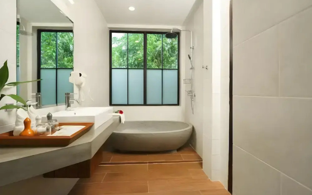 Room-deluxe Double Room With Patio or Ba