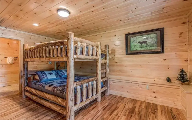 Smoky Mountain Dream - Five Bedroom Cabin