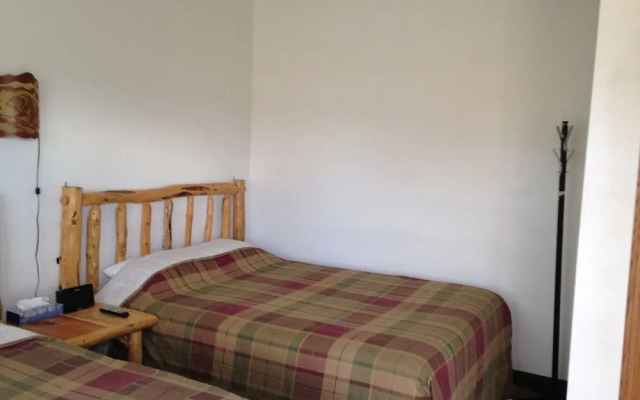 Bear's Den Lodge