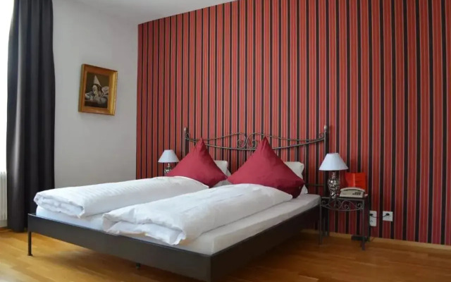 Carlton-Europe Vintage Adults Hotel