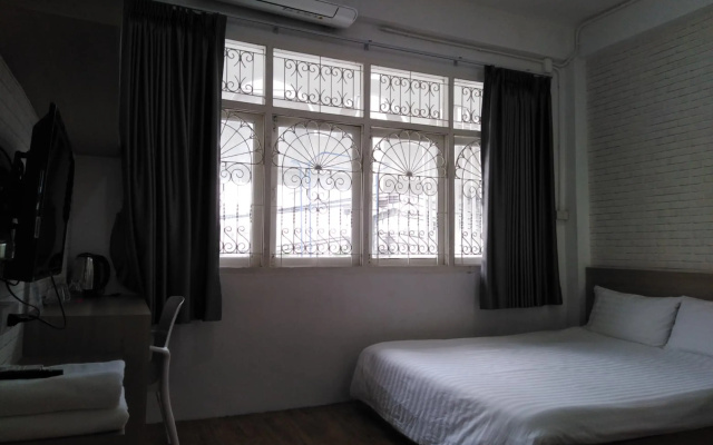 Ze Residence Bang Aor