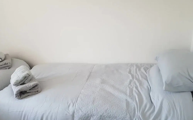 Comfortable 2 Bedroom Apt