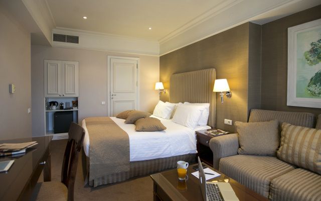 Hera Hotel