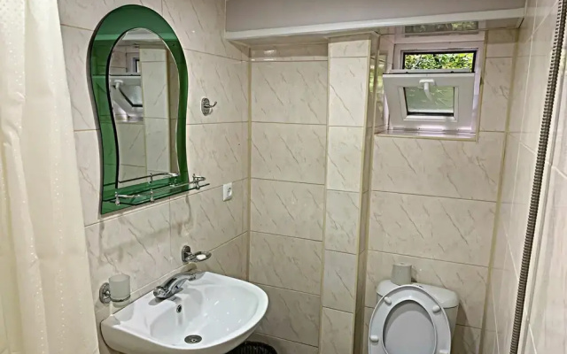 Bathroom · Kutaisi — photo 10