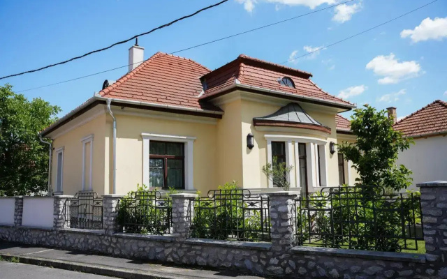 Varkert Deluxe Apartmanhaz - Korlatlan Privat Wellness