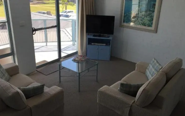 Breakers Apartments Mollymook