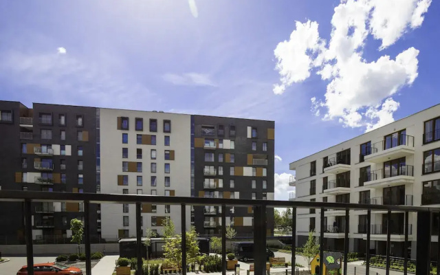 Glass House Hot Tub Apartments