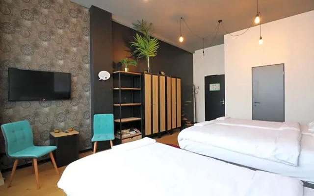 P182 Hidden Hostel