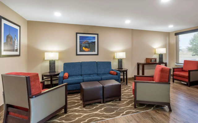 Comfort Inn & Suites Atoka-Millington