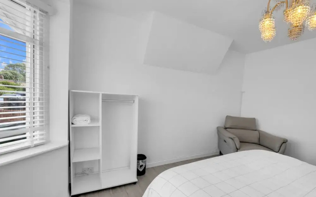 4 Bed - Sleeps 8 - Free Parking - Garden