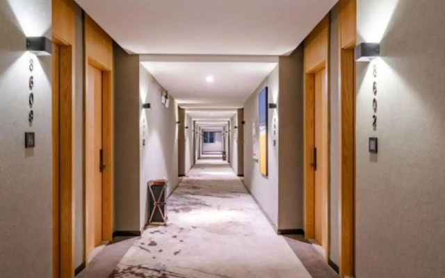 Xinyue Hotel (Liaobu Wanrun Plaza)