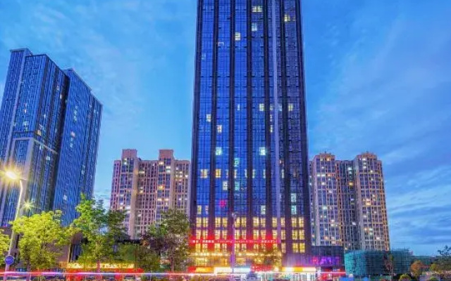 Yuexiang Huanpeng Hotel (Jingkai Wanda Plaza High-speed Railway Station)