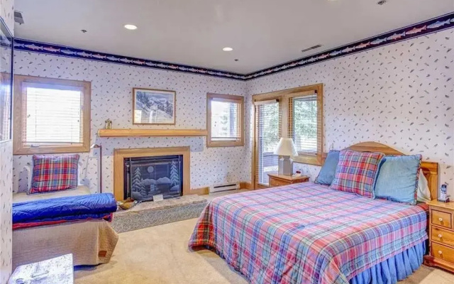 Silverbird 30 3 Bedroom Condo