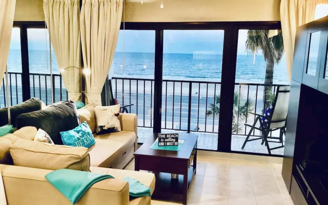 Shoreline Studio Condo for 4