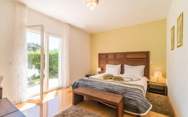 Gumonca in Supetar with 6 bedrooms and 5 bathrooms