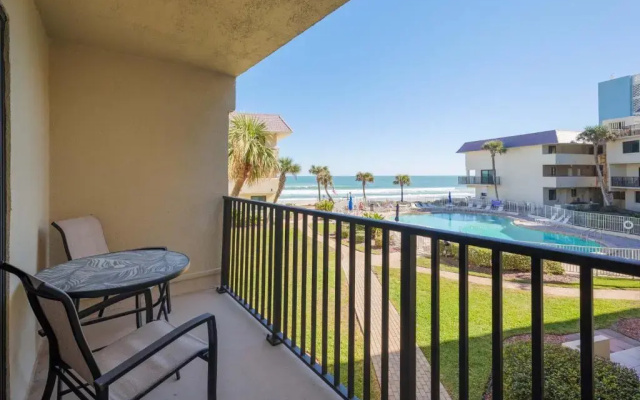 Bent Palm 218 by Distinctive Beach Rentals