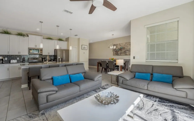 Relax Near Disney 4BR Home With Pool