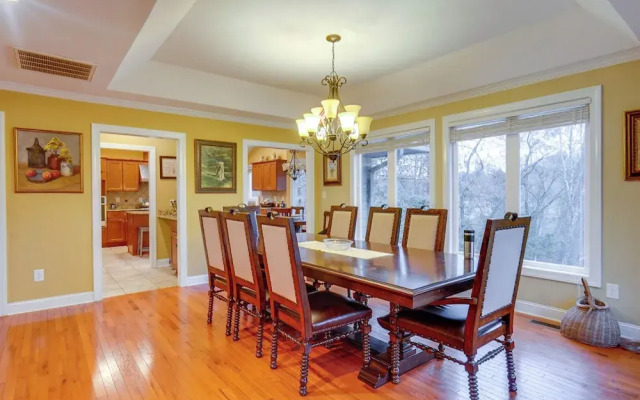 Spacious Lakefront Apt w/ Deck in Fayetteville!