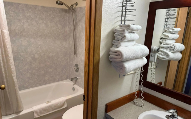 Econo Lodge Edmonds North Seattle